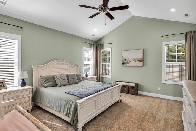 Building Photo - Move in Special!!! $500 off first months r...