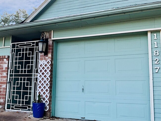 Building Photo - 11827 Moss Branch Rd