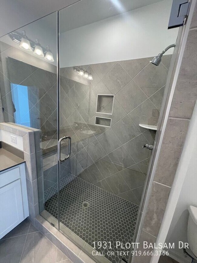 Building Photo - 1931 Plott Balsam Dr