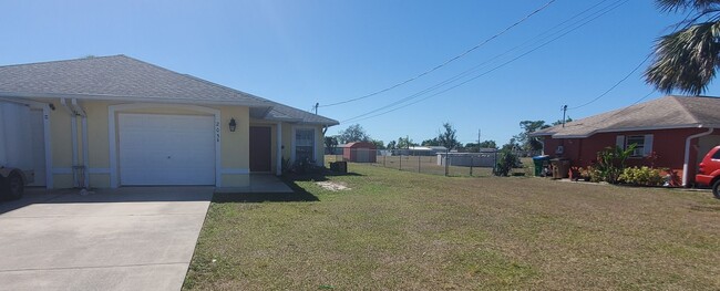 Building Photo - 205 Schoolside Dr