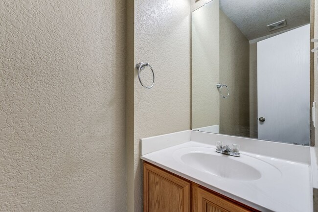 Building Photo - BEAUTIFUL 4-BEDROOM HOME NEAR UTSA