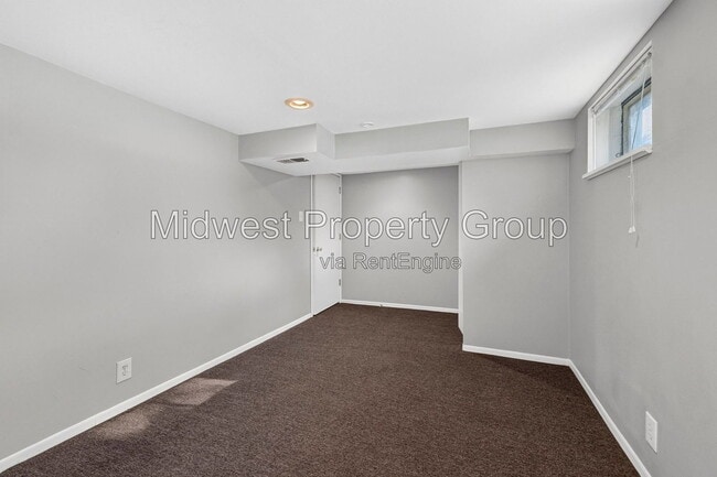 Building Photo - 1205 Acredale Dr
