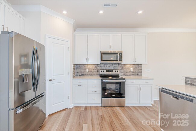 Building Photo - 23018 Clarabelle Dr