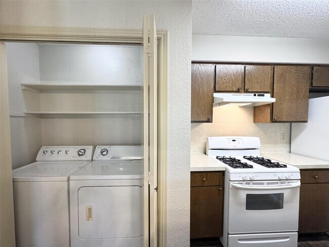Building Photo - 701 Gamez Cove