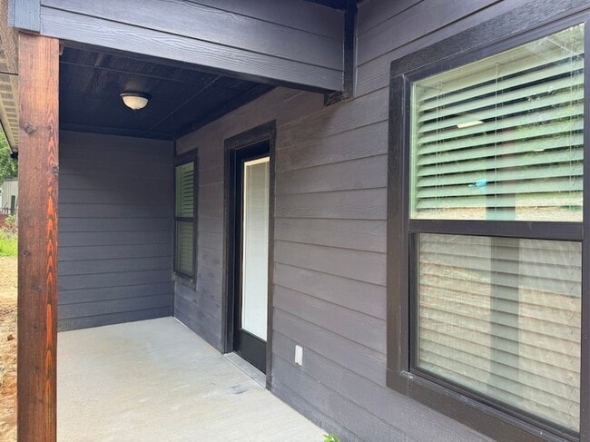 Building Photo - 3607 Sioux Trail