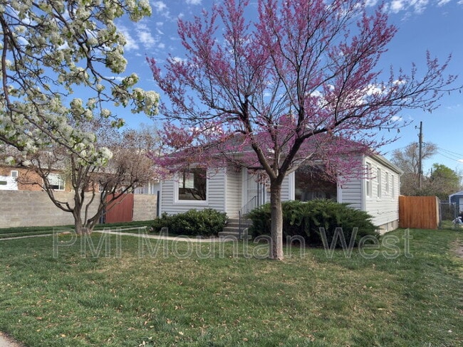 Building Photo - 1878 E Stratford Ave