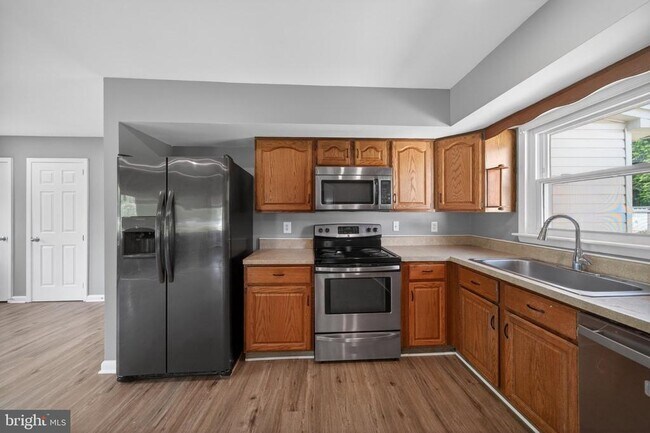 Building Photo - 45448 Mallard St