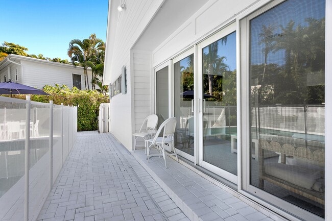 Building Photo - 211 Miraflores Dr