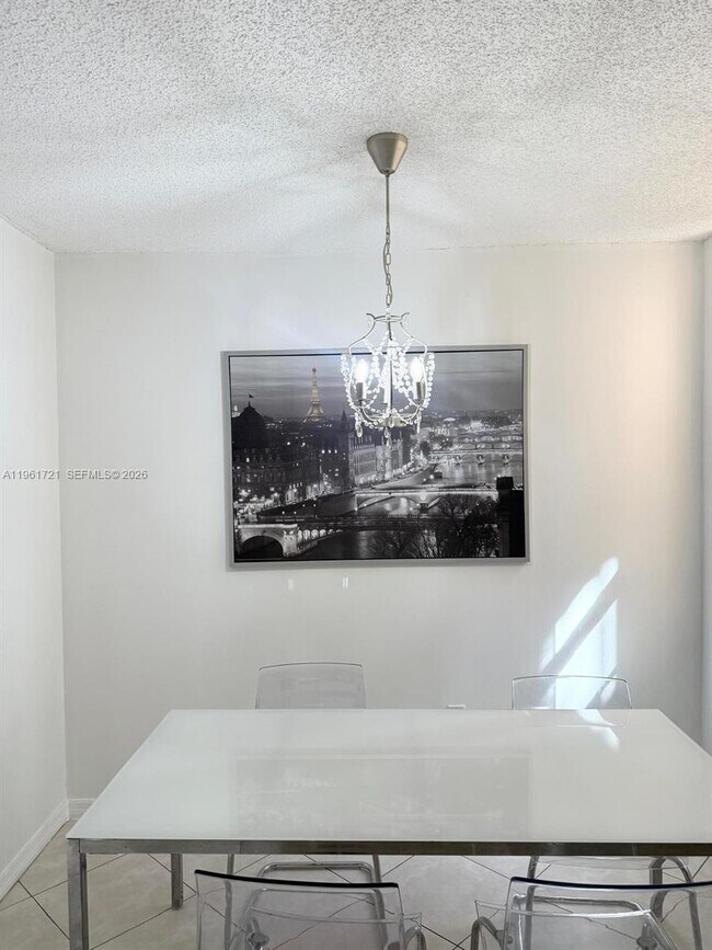 Building Photo - 19501 E Country Club Dr