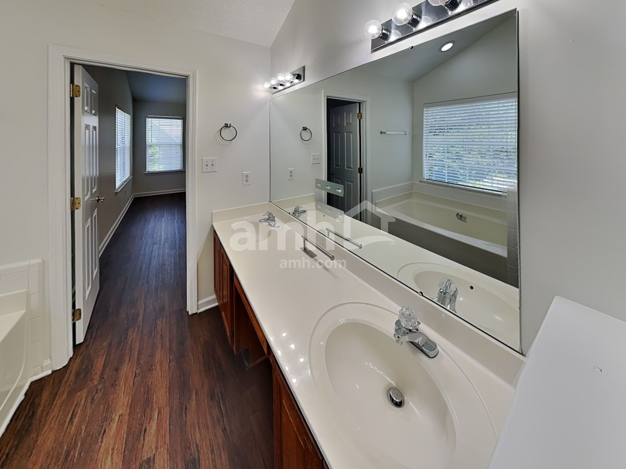 Building Photo - 13700 Kensal Green Dr