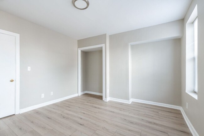 Building Photo - 3400 Reach St