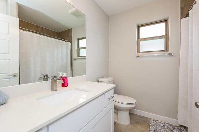 Building Photo - 1025 La Muralla St