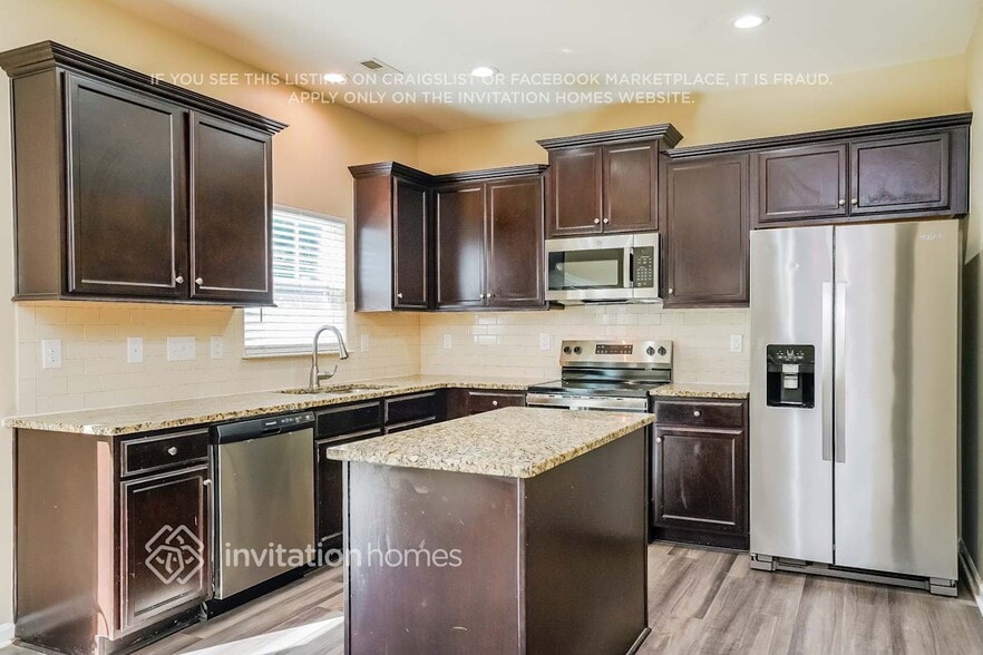 Building Photo - 6105 Watsonia Dr
