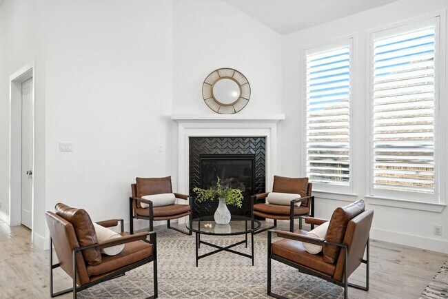 Building Photo - 220 Corazon