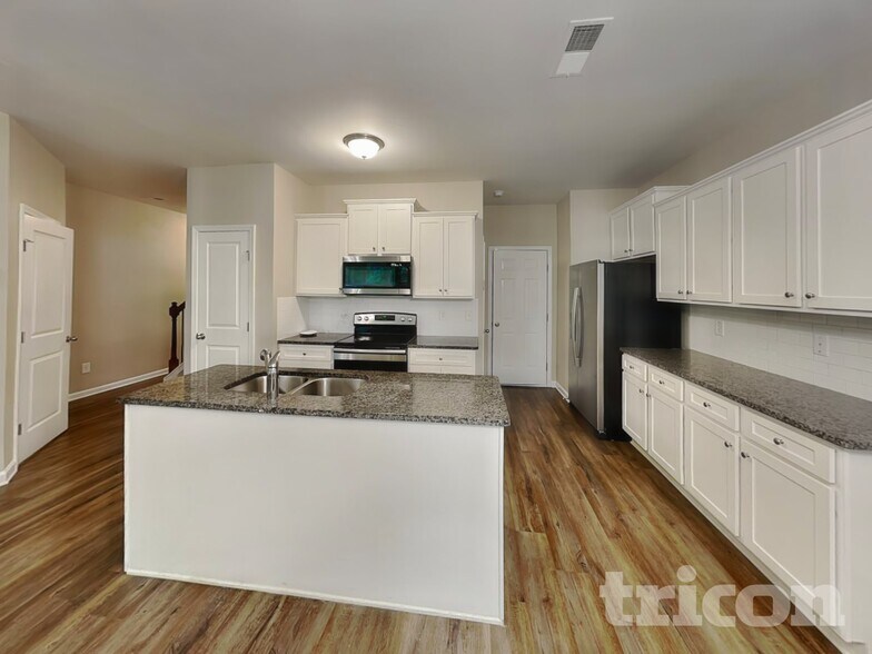 Building Photo - 2275 Wentworth Park Dr