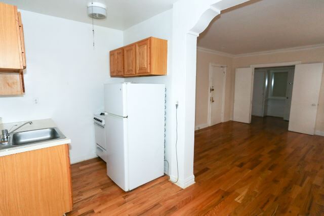 Building Photo - 533 W Roscoe St