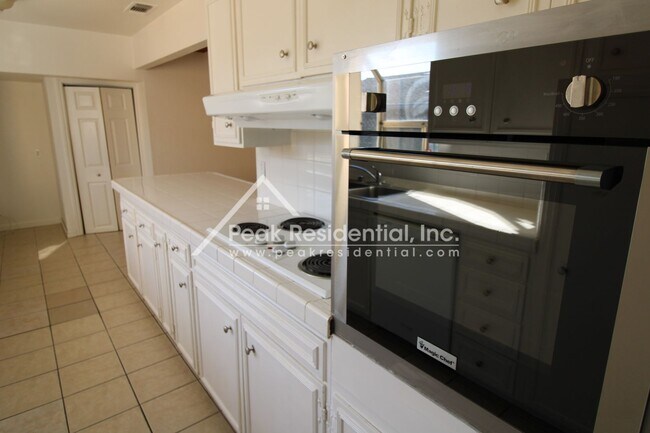 Building Photo - Charming 3bd/2ba Foothill Farms Home With 2 Car Garage!