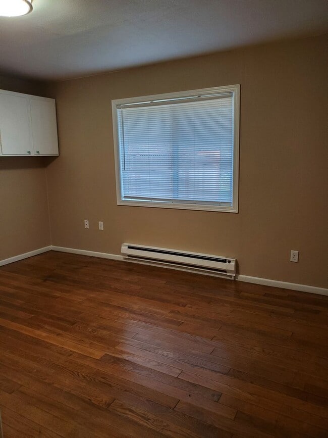Building Photo - Charming 3 bedroom 1 bath Sheridan Park/Ma...