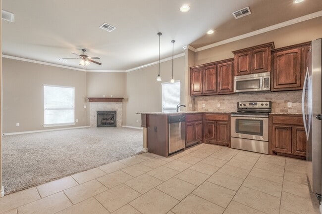Building Photo - 15900 Cantera Creek Dr
