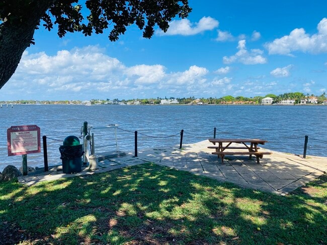 Building Photo - 107 Yacht Club Way