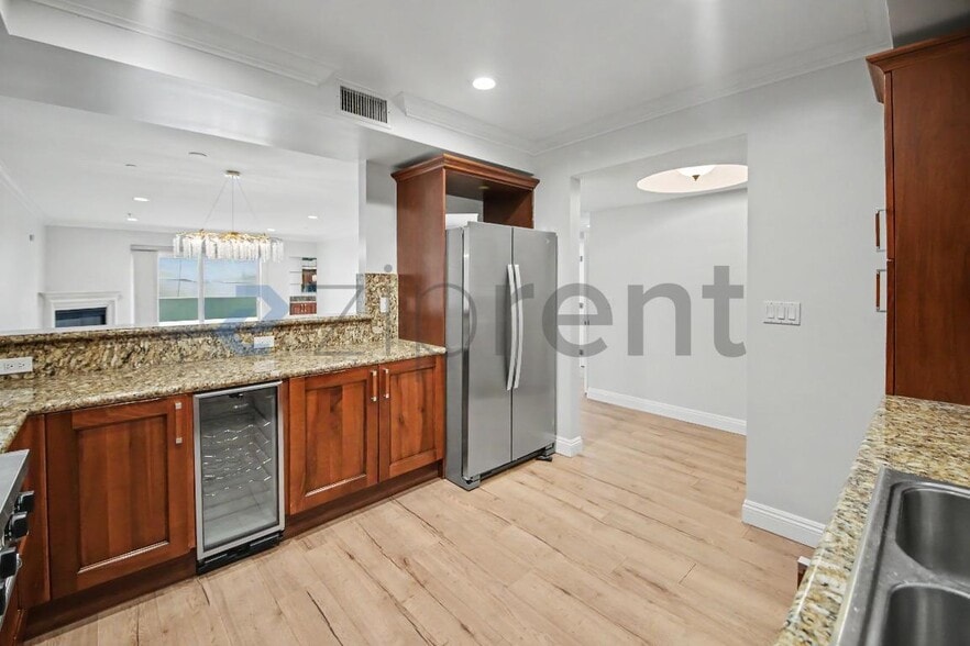 Building Photo - Unit 204