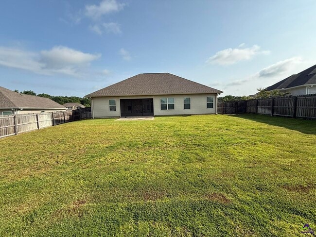 Building Photo - 313 Creek Ridge Dr
