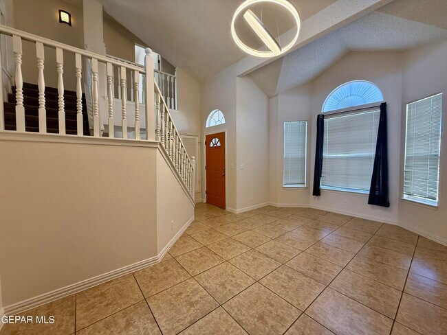 Building Photo - 7404 Luz De Lumbre Ave