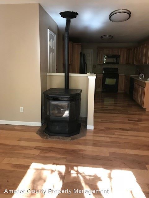 Building Photo - 3 br, 2 bath House - 14245 Pine Grove Volc...