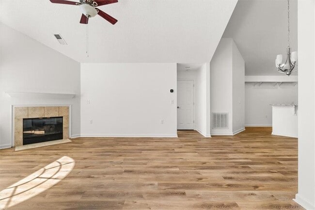 Building Photo - 1305 Village Ln