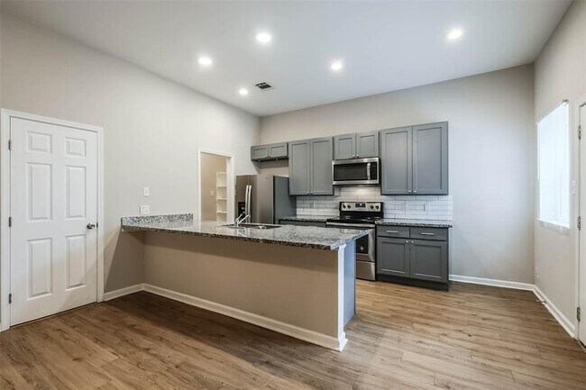 Building Photo - 3207 Avenue O