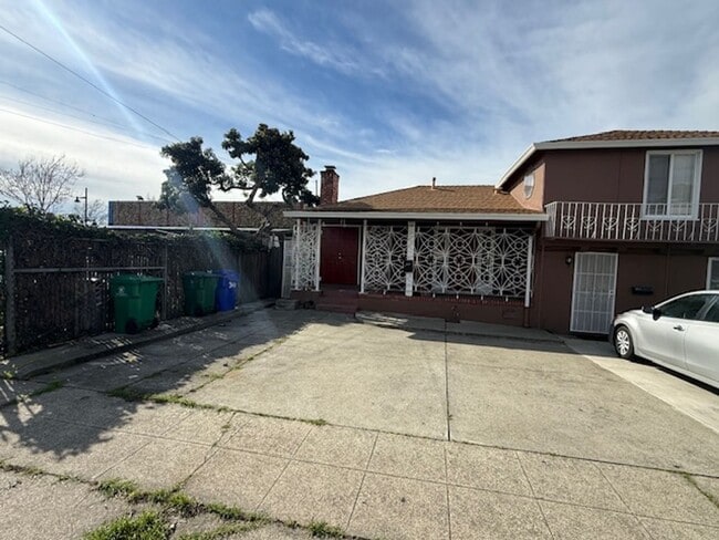 Building Photo - 317 45th St