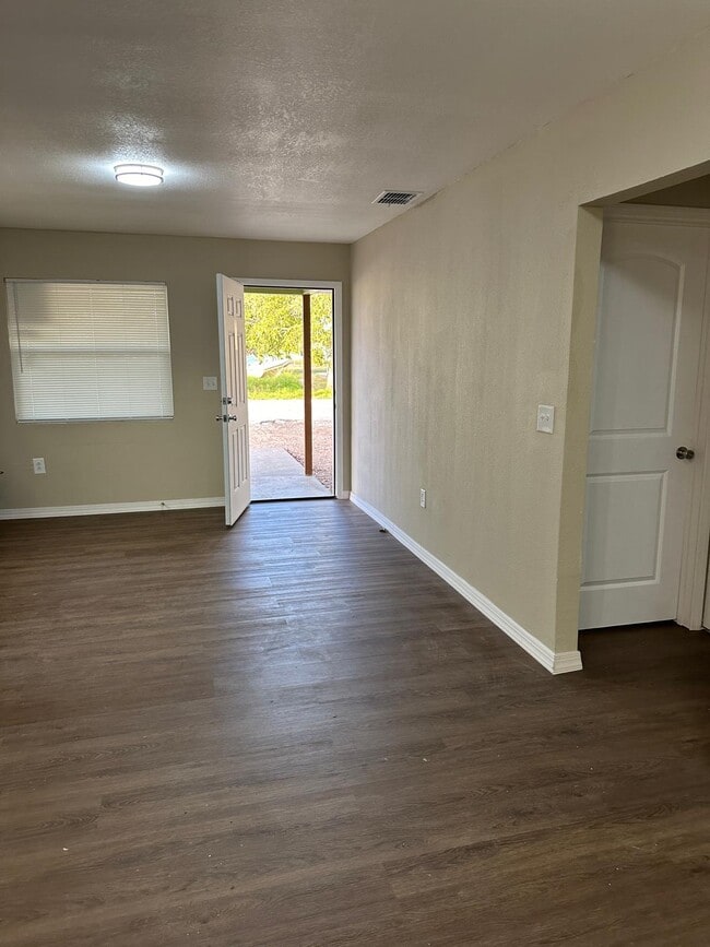 Building Photo - 825 Booker Ave