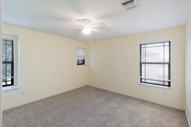 Building Photo - *FIRST MONTH FREE, IF MOVED IN BY 12/31/25*