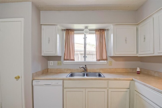 Building Photo - 11203 Doric Ct