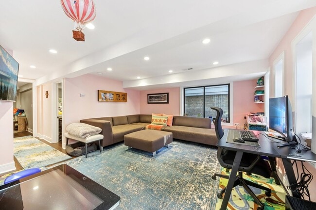 Building Photo - 1717 N Hudson Ave