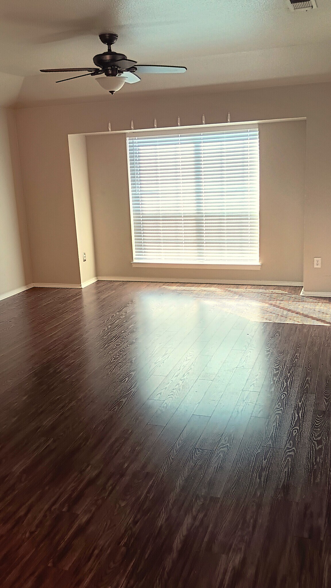 Living Area - 3113 Inglewood St