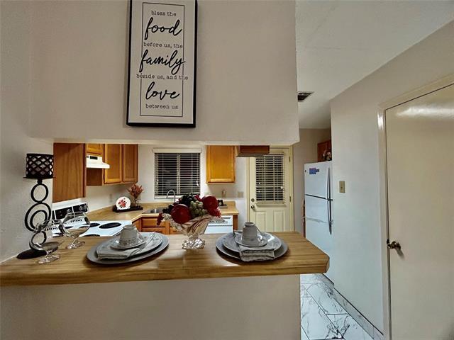 Building Photo - 625 Carriagehouse Ln