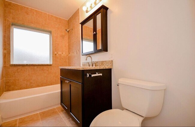 Building Photo - 314 Duane St