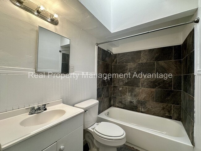 Building Photo - Beautiful Mid-Century 3 Bedroom Steps from Detroit Golf Club!