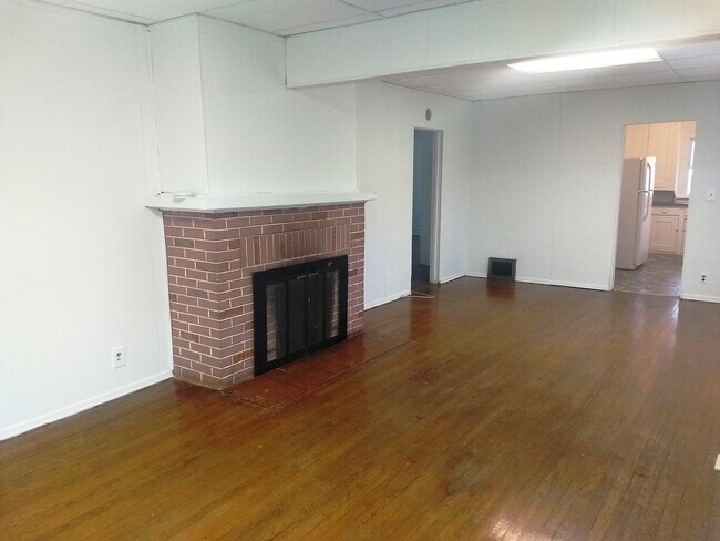 Building Photo - 1529 North Ave