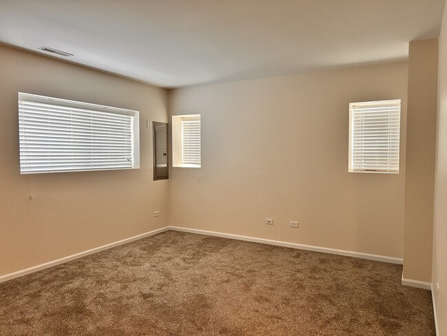 Building Photo - 14624 Paul Revere Ln