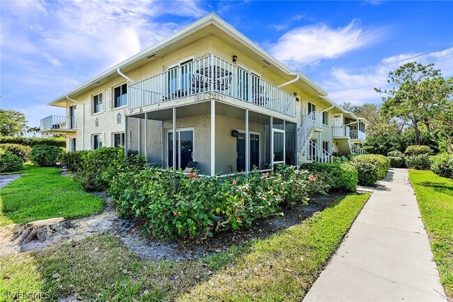 Building Photo - 200 Palm Dr