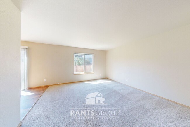 Building Photo - 7043-7045 Lazy Ct SW