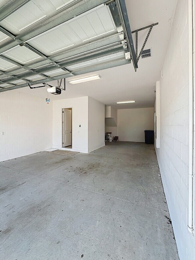 Building Photo - 32801 Tree of Life Ave