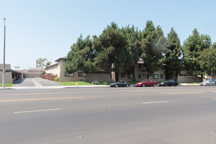 Street View - 10441 Knott Ave