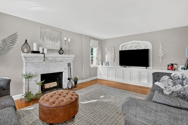 Building Photo - 350 Converse St