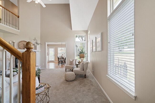 Building Photo - {13862} Spacious townhome in Prime Location + Maintenance Provided Community + Neighborhood Pool ...