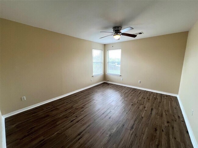 Building Photo - 2829 Deerfern Ln