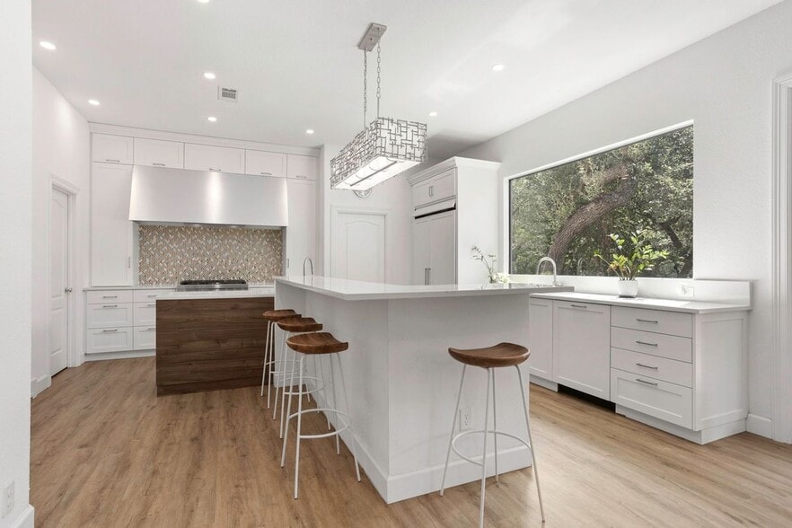 Building Photo - 1816 Winding View