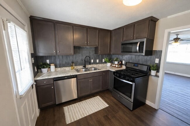 Building Photo - 210 Highview Ave